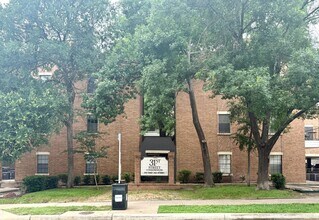 Building Photo - 203 E 31st St