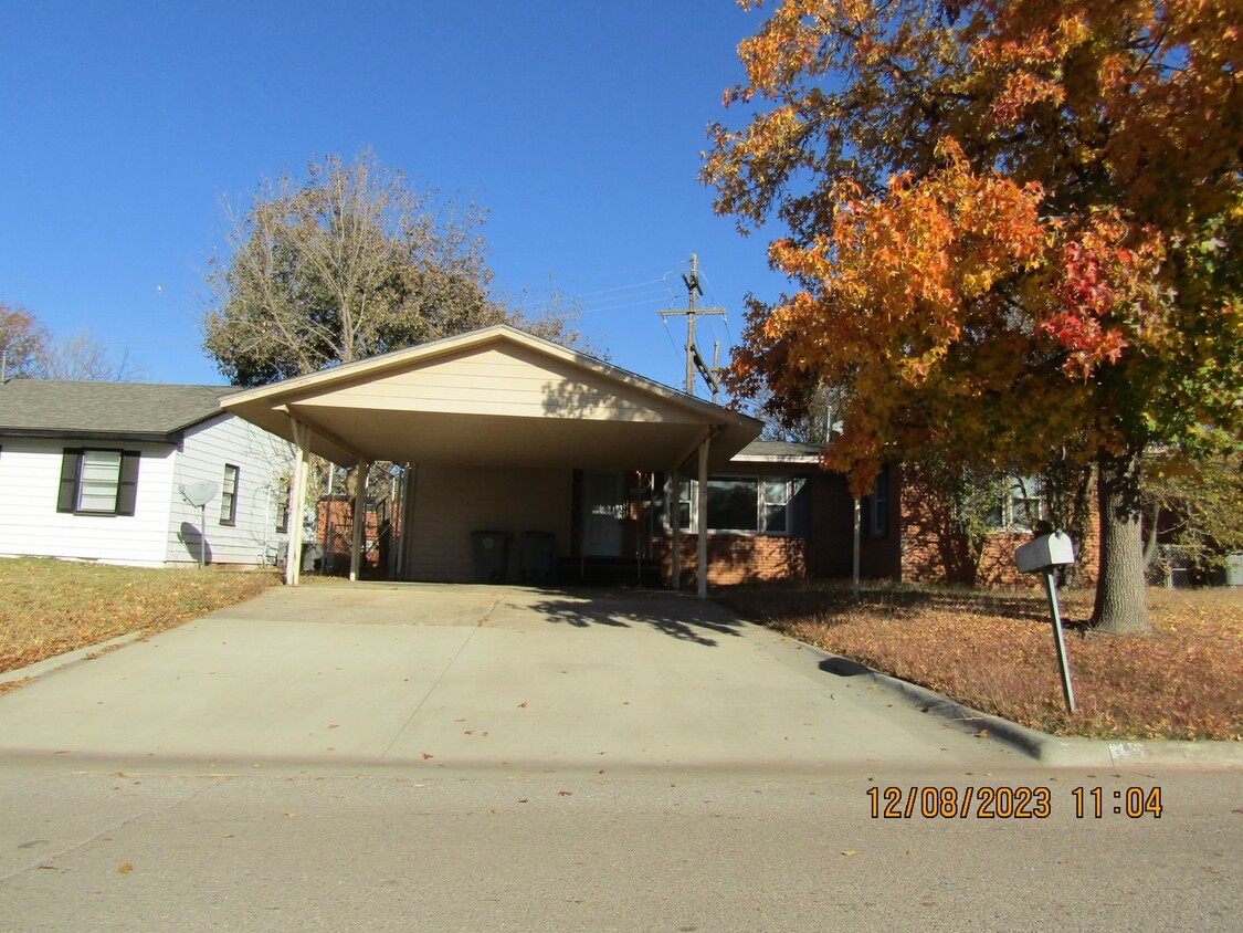 Primary Photo - Close to shopping, Comanche hospital and C...