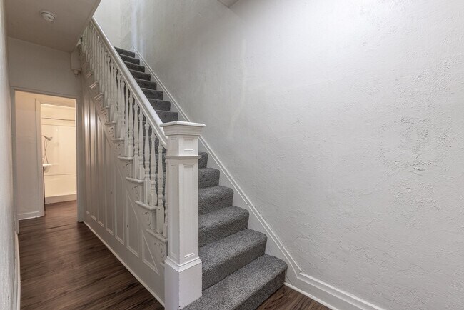 Foto del edificio - AVAILABLE OCTOBER 15th - Quirky 3+ Bedroom...