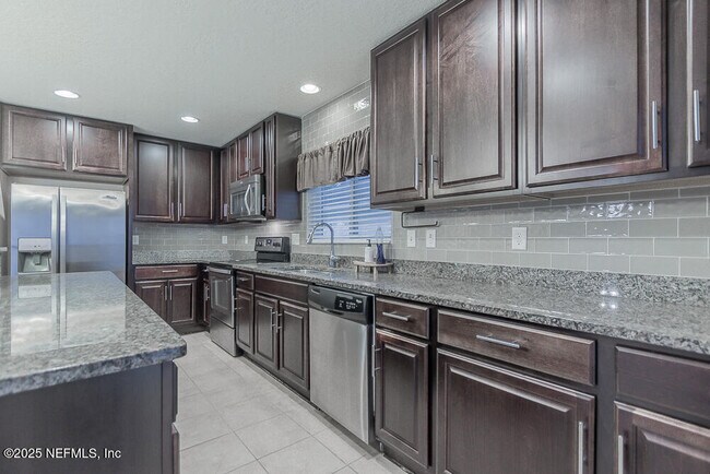 Foto del edificio - 2143 Chandlers Walk Ln