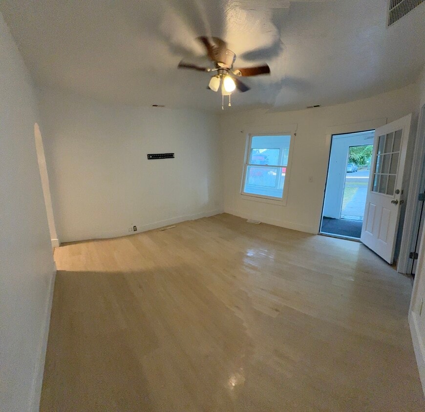 Primary Photo - 370 H St