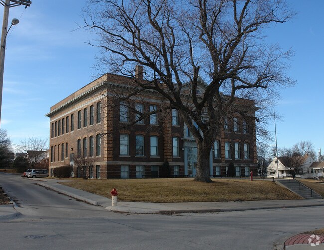 Robbins School Apartments Rentals Omaha, NE