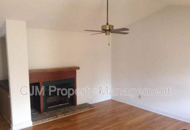 Foto del edificio - 116 Etling Ave