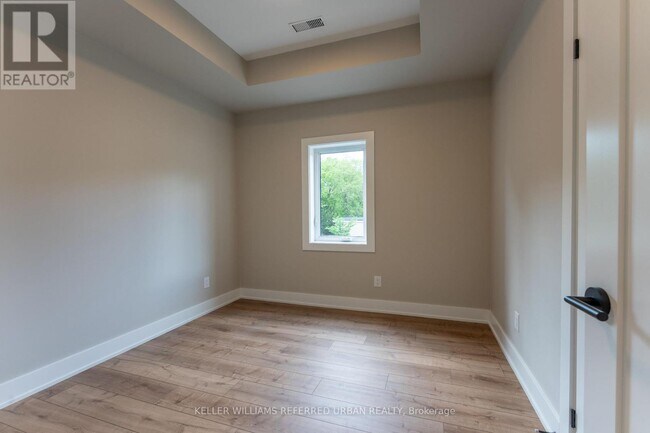 Building Photo - 352 Jones Ave