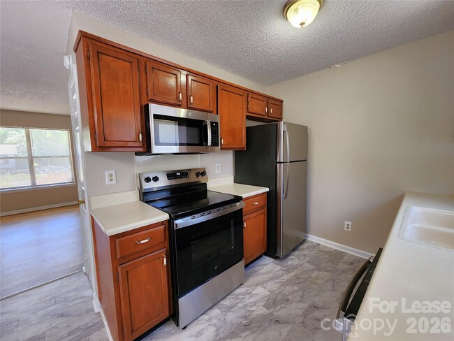 Foto del edificio - 6227 Mayridge Dr