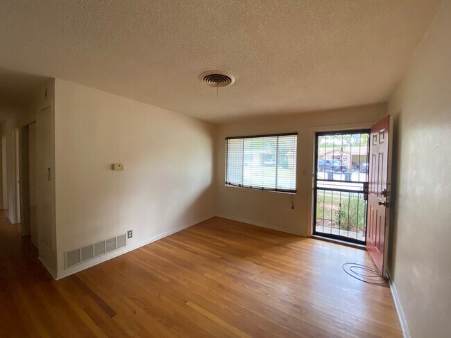 Building Photo - 1304 Harvey Dr