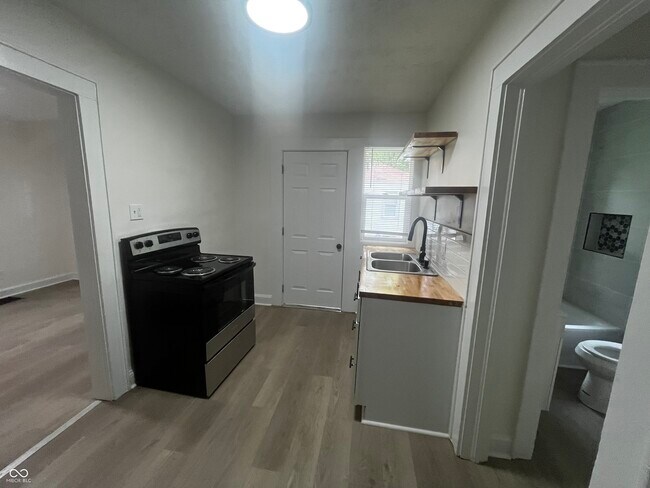 Foto del edificio - 1504 N Gladstone Ave