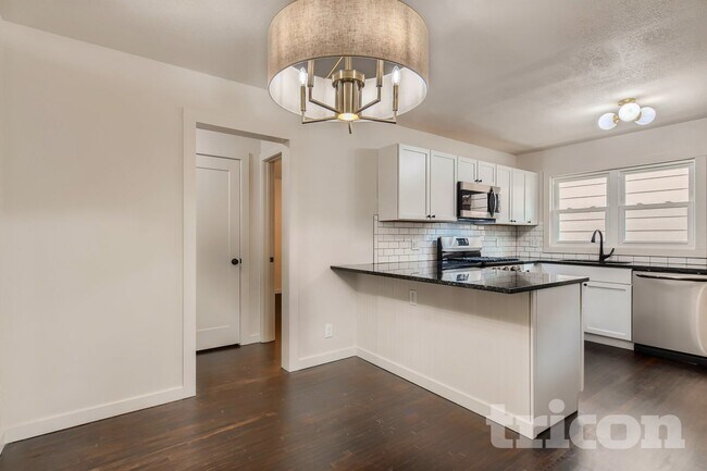 Foto del edificio - 7317 Clinton Ave