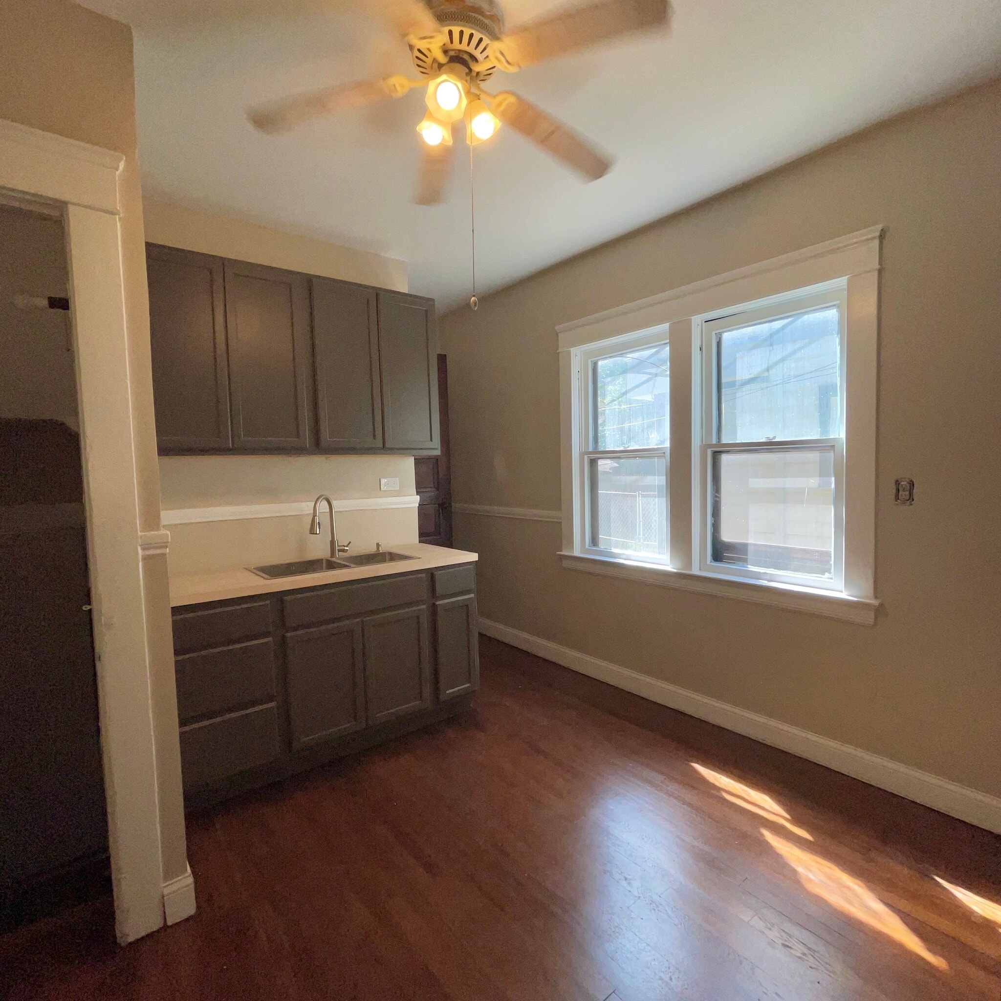 10112 Columbia Ave Cleveland, OH 44108 – photo 3