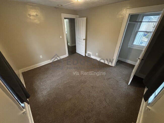 Foto del edificio - 1263 College Ave NE