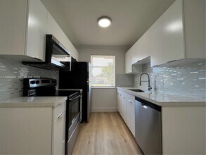 Building Photo - 6301 SW 20th St