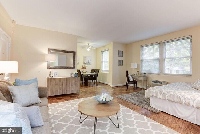 Foto del edificio - 3051 Idaho Ave NW