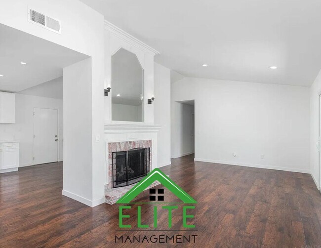 Foto del edificio - Beautifully Updated 3 Bedroom, 2 Bath Home...
