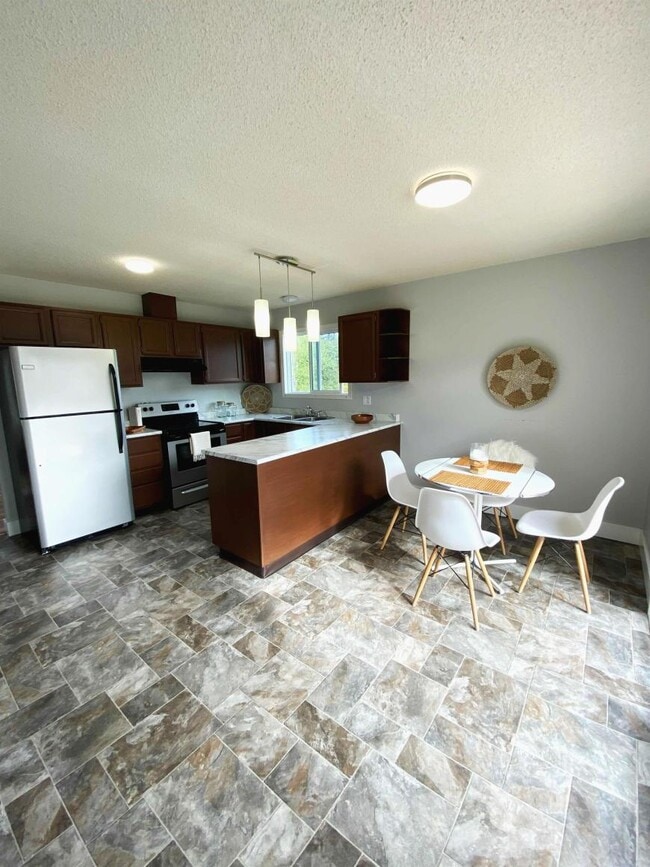 Building Photo - 3 bedroom in Kitimat BC V8C 2P5