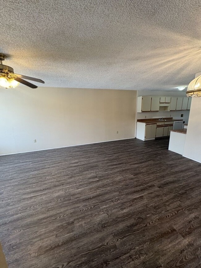 Building Photo - 710 W Rosewood Ln