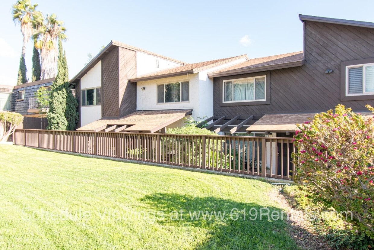 Primary Photo - Beautiful 2 bedroom, 1.5 bath Townhouse wi...