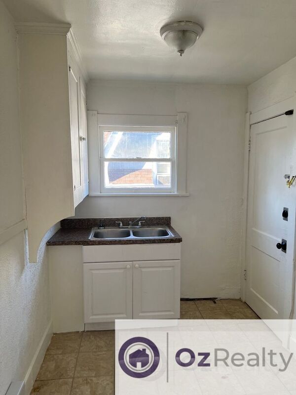 Building Photo - 418 Maumee Ave.