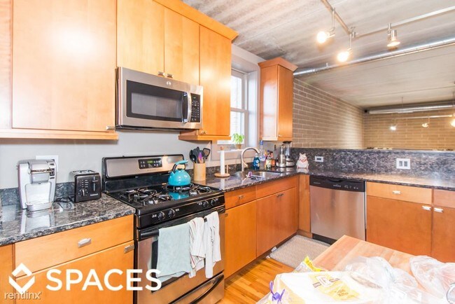 Building Photo - 3754 N Wilton Ave