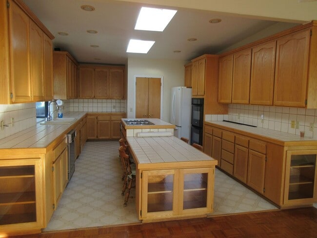 Building Photo - 3BR / 3BA Coastal Home with Panoramic Morro Bay Views