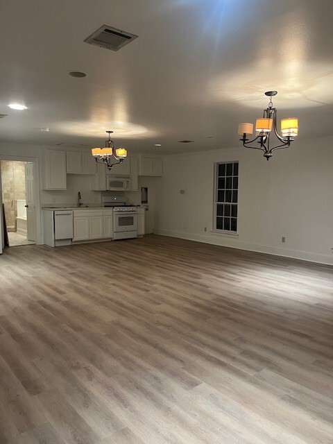 Loft Living Room/Bedroom - 4 Shadywood Pl