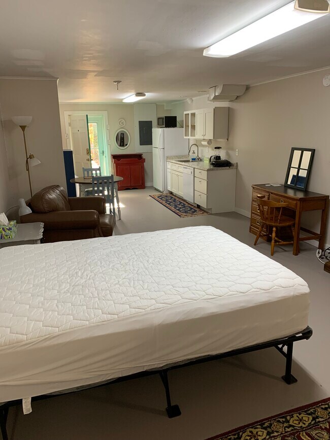 Queen bed - 1314 Chaney Rd