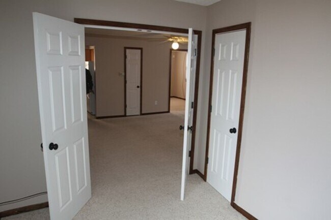 Foto del edificio - 3 Bedroom 1 Bath Home With 2 Car Detached ...