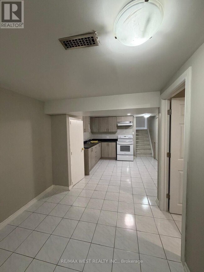 Building Photo - 97 Elnathan Crescent