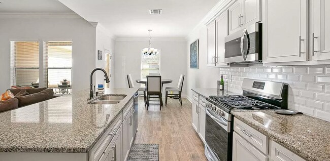 Foto del edificio - 525 Lake Breeze Dr