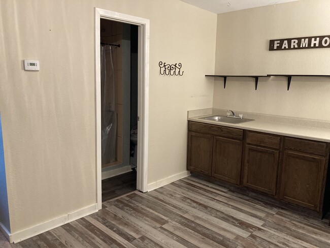Kitchen - 722 Pecan Dr