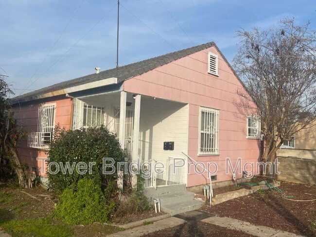 Building Photo - 2871 32nd Ave