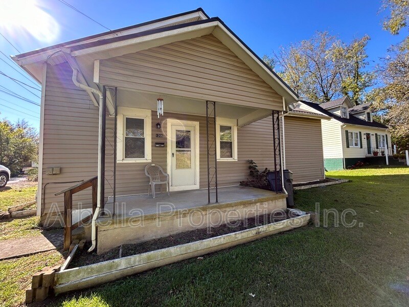 1266 Ave Unit 1, Bristol, TN 37620 Condo for Rent in Bristol