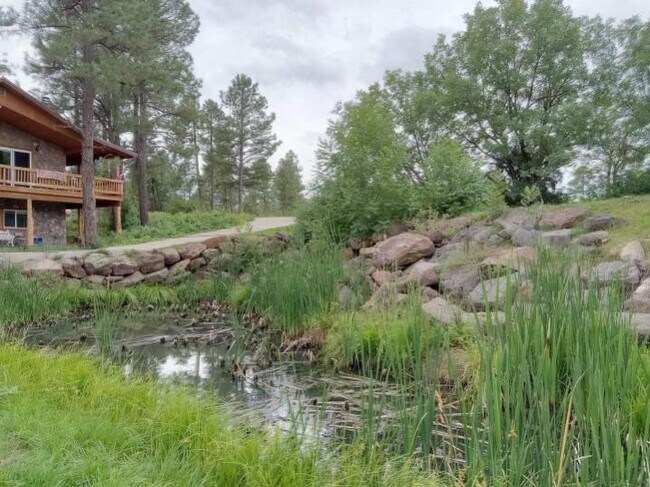 Foto del edificio - 880 Rockcrest Dr