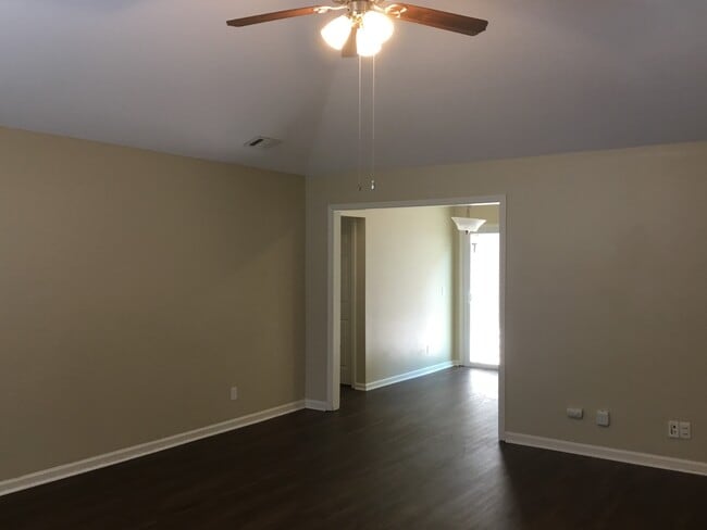 Foto del edificio - 311 Coffee Bluff Villa Rd