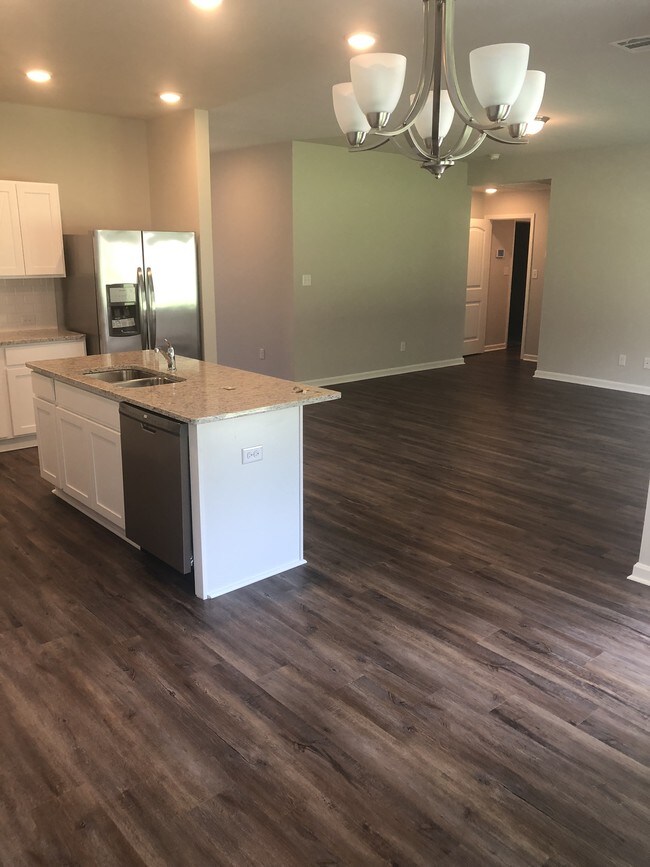 Building Photo - 12879 Fowler Dr