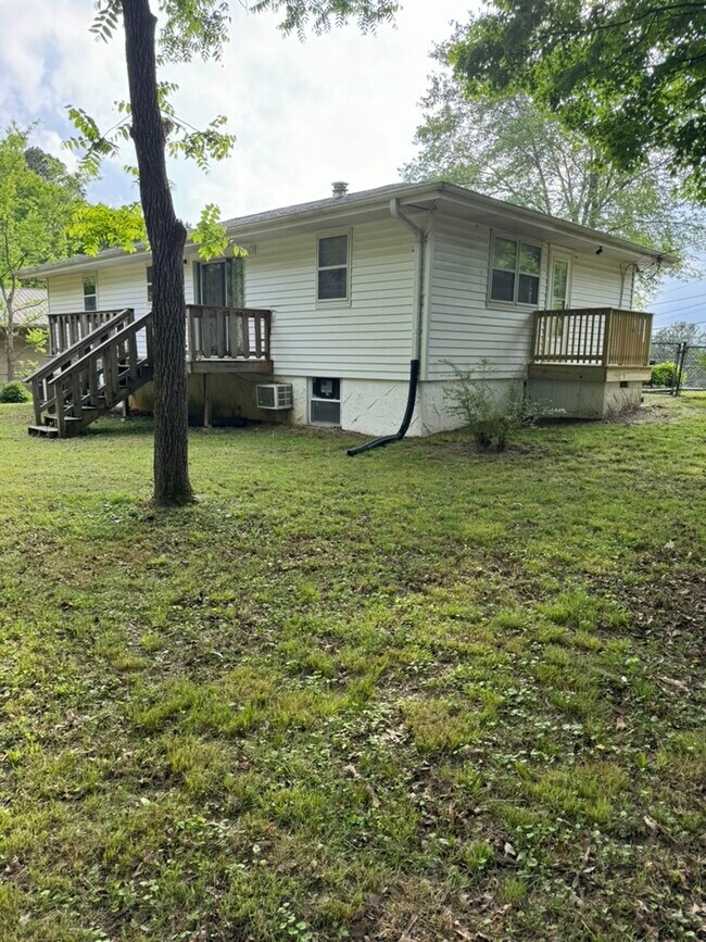 Building Photo - 7819 Holiday Hills Cir