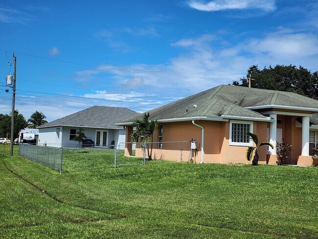 Building Photo - 4 BR 2 BA 2 CG rental in western PSL