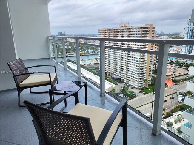 Foto del edificio - 2030 S Ocean Dr