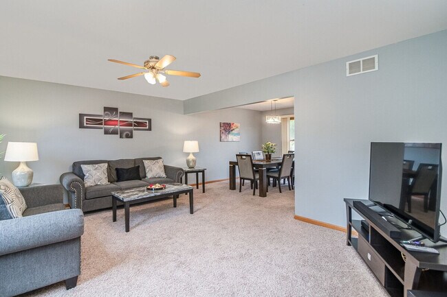 Foto del edificio - 8057 Mason Ln
