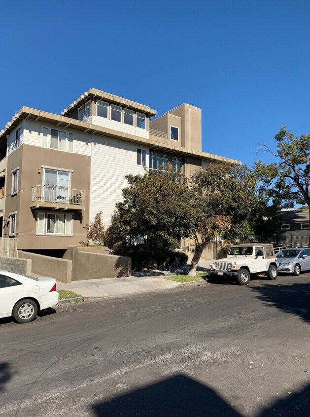 Foto principal - 10717 Lawler St Apartments