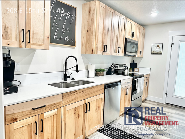 Building Photo - Brand New 3 Bedroom 2 Bath Duplex