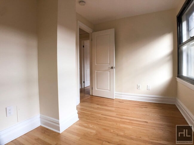 Building Photo - Christopher Street