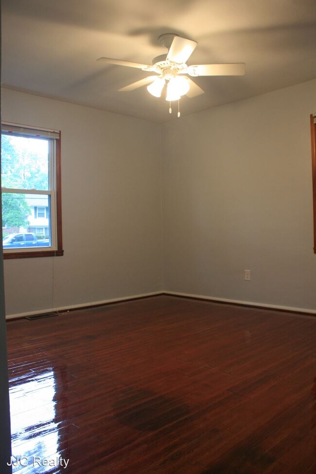 Building Photo - 2 br, 1 bath House - 12 Northampton Dr