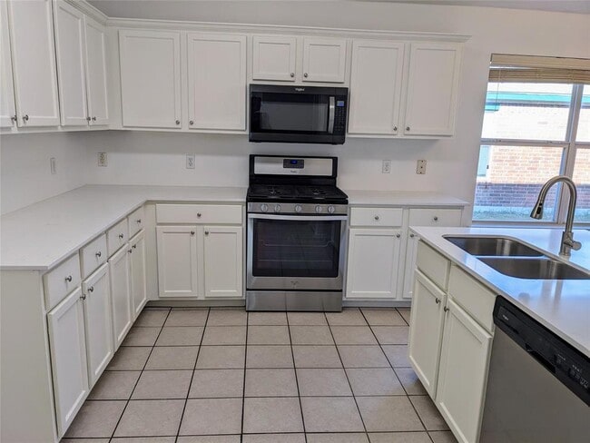 Foto del edificio - 600 McCarthur Dr