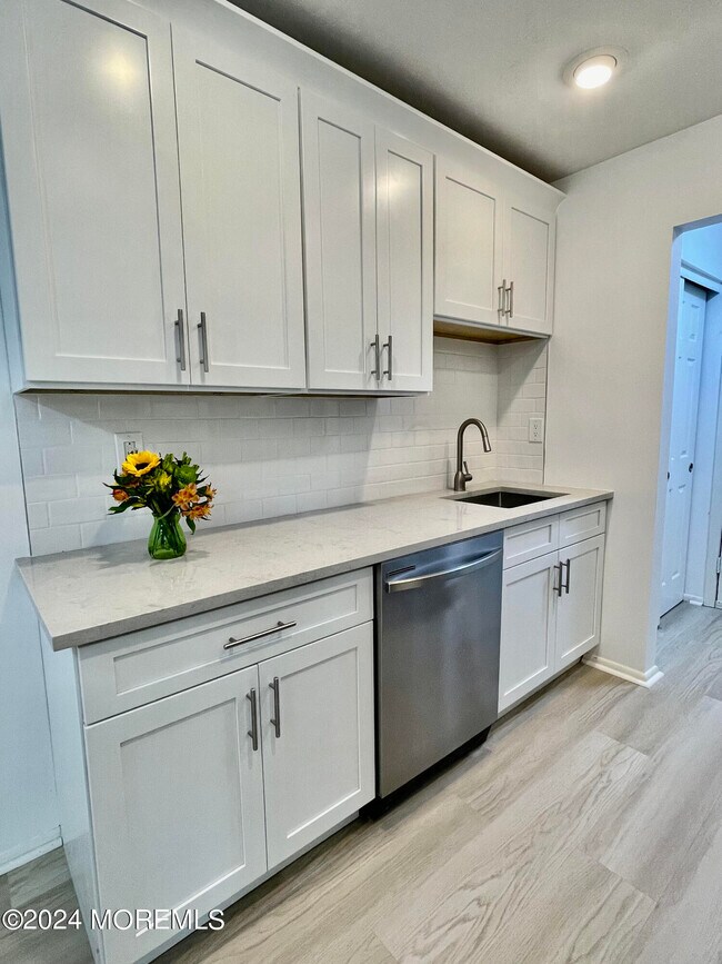 Foto del edificio - 175 Amberly Dr