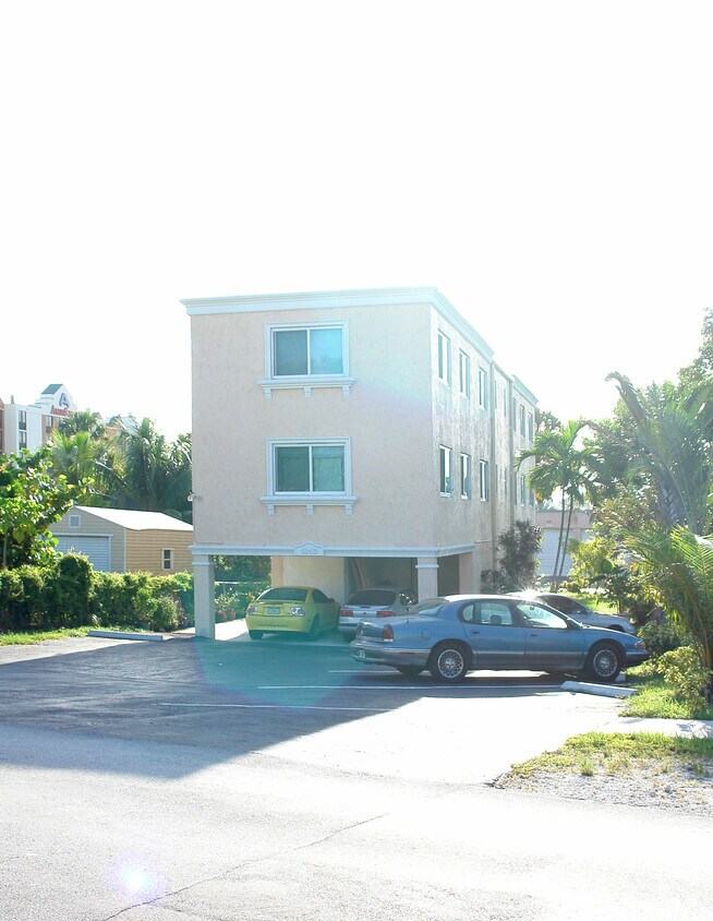 Building Photo - 1910 Miami Rd