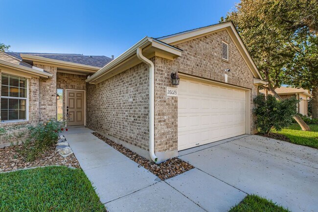 Building Photo - 3 BR/2 bath single-story w/community pool in Canyon Springs!