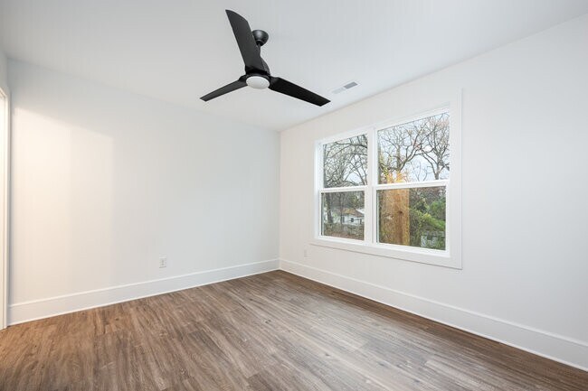 Foto del edificio - Room in Townhome on Donna Ave