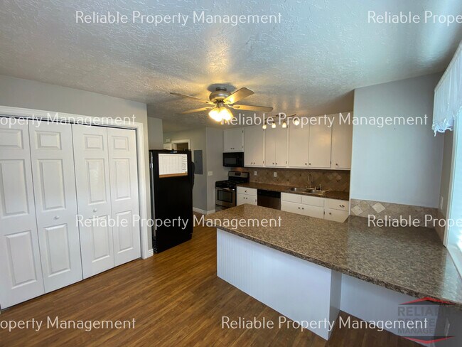 Foto del edificio - 626 Sunflower Rd