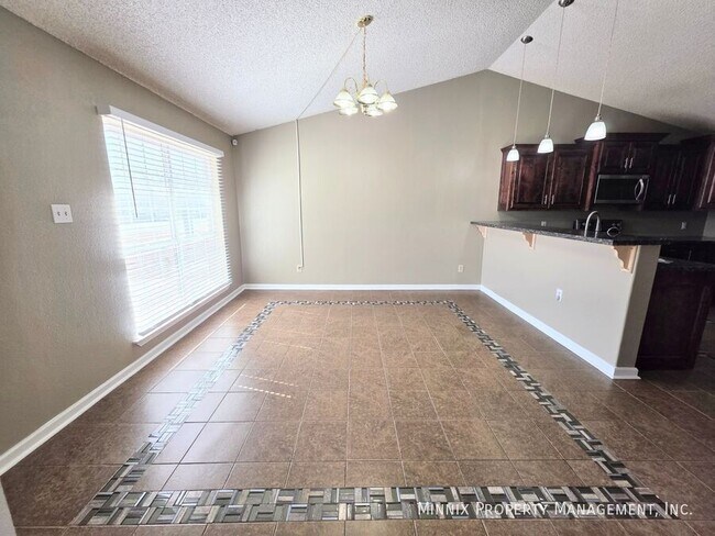 Foto del edificio - 1325 E Cowden Ave