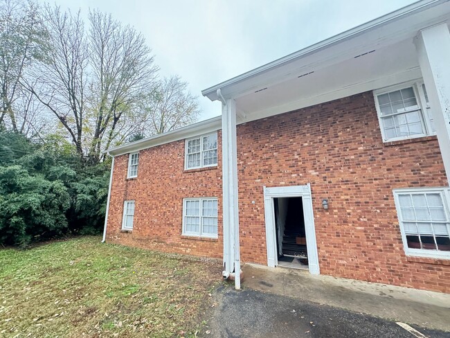 Building Photo - 2bed/1ba Apt off S Main Kannapolis close t...